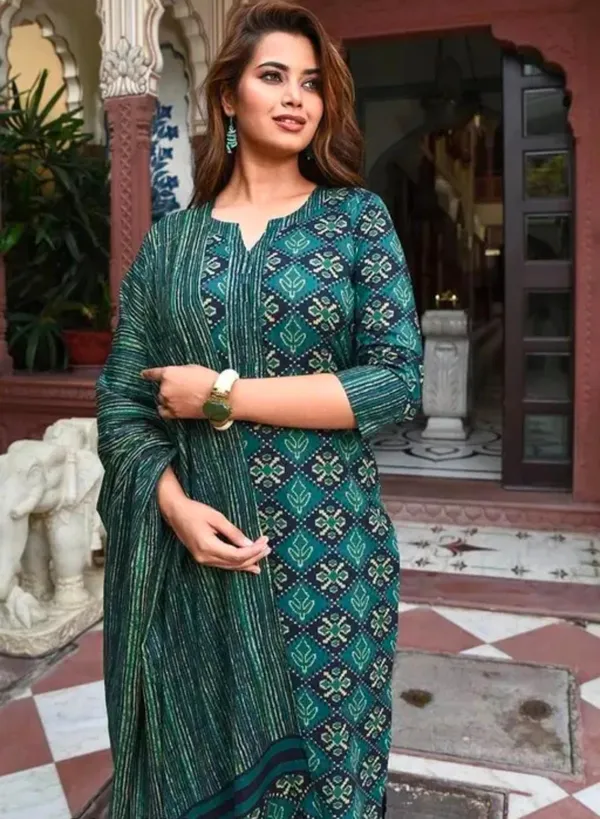 Women's_Rayon_Block_Print_Kurta_Pant_With_Dupatta_Set