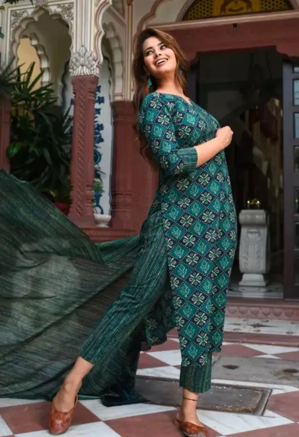 Women's_Rayon_Block_Print_Kurta_Pant_With_Dupatta_Set