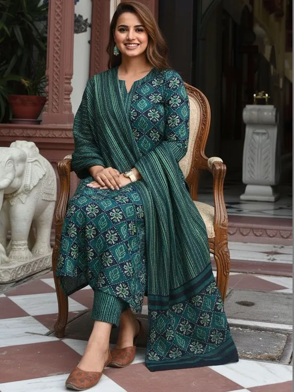 Women's_Rayon_Block_Print_Kurta_Pant_With_Dupatta_Set
