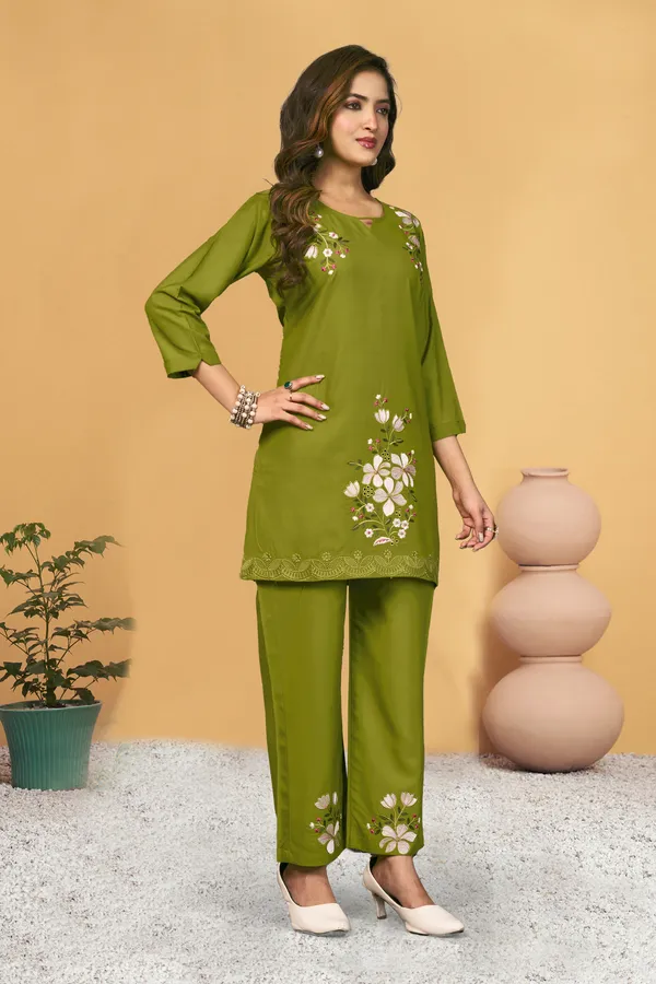 Festive_Co-Ords_Set_–_Embroidered_Straight_Pant_&_Top