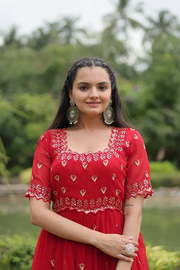 Luxury_Faux_Blooming_Zari-Thread_&_Sequins_Embroidered_Party_Wear_Gown