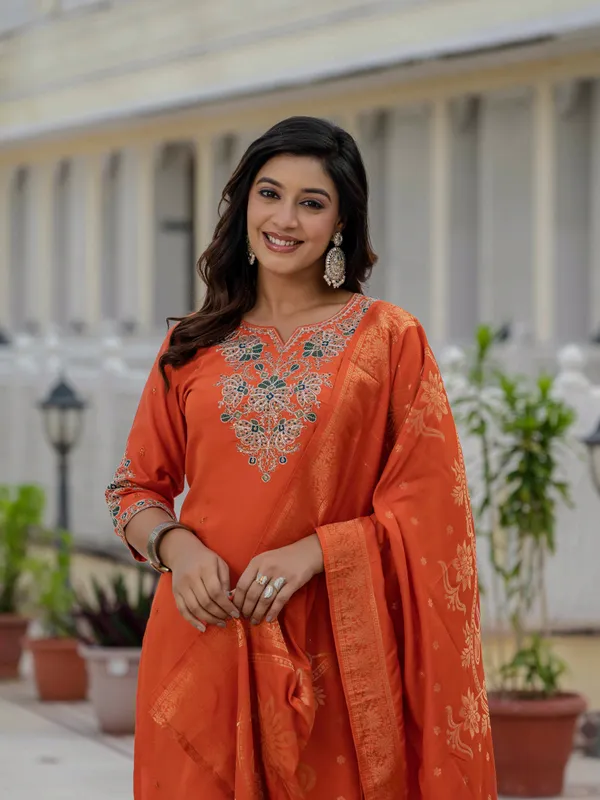 Royal_Meena_Embroidered_Roman_Cotton_Kurti_Pant_Dupatta_Set