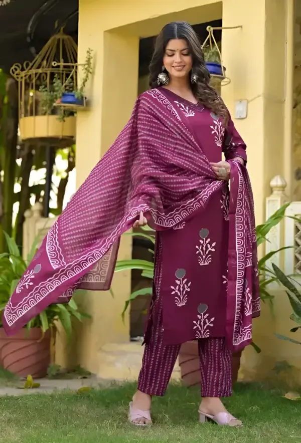 Floral_Printed_Rayon_Kurta_and_Trousers_with_Stylish_Chanderi_Dupatta