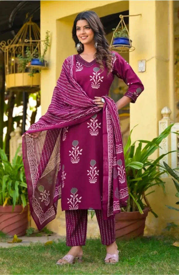 Floral_Printed_Rayon_Kurta_and_Trousers_with_Stylish_Chanderi_Dupatta