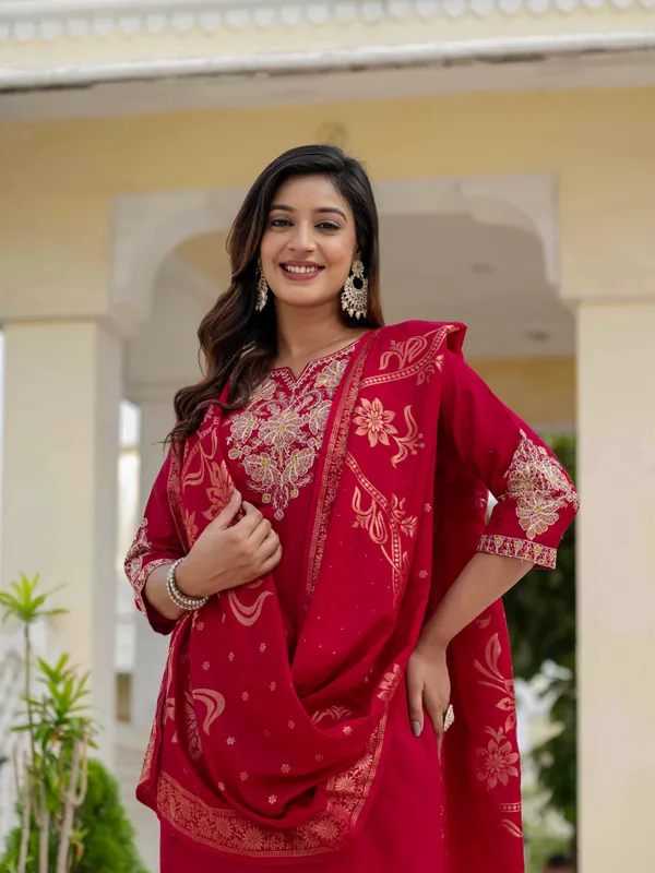 Royal_Meena_Embroidered_Roman_Cotton_Kurti_Pant_Dupatta_Set