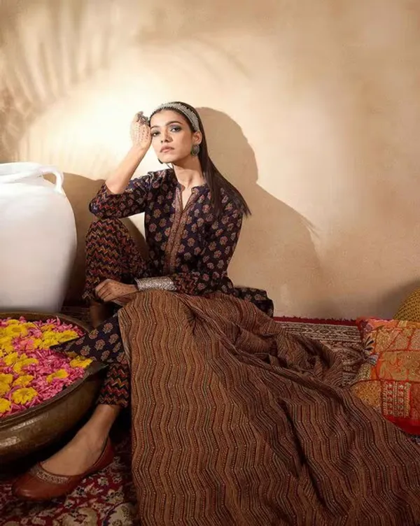 Women_Floral_Straight_Kurta_Pants_Set_with_Dupatta