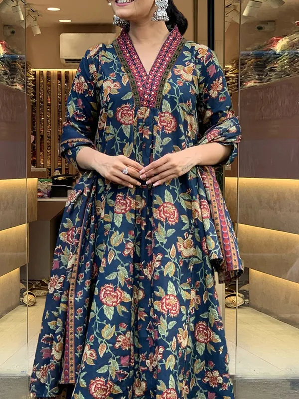 Women's_Rayon_Blend_Printed_Kurta_With_Palazzo_&_Dupatta
