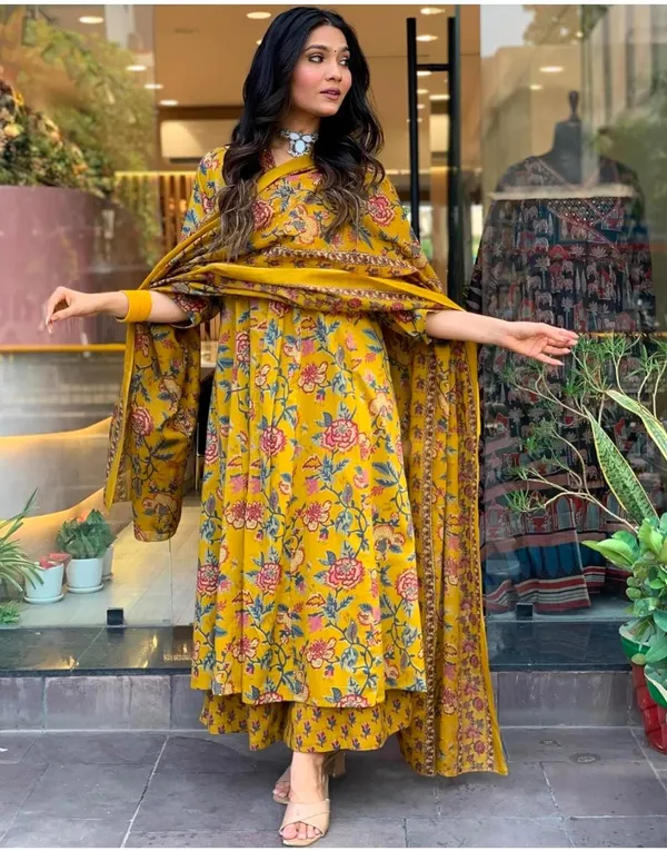 Women's_Rayon_Blend_Printed_Kurta_With_Palazzo_&_Dupatta