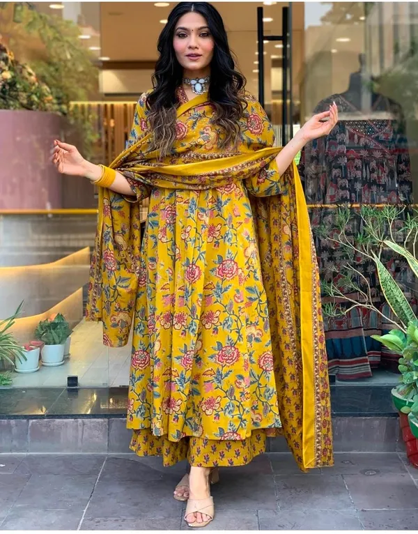 Women's_Rayon_Blend_Printed_Kurta_With_Palazzo_&_Dupatta