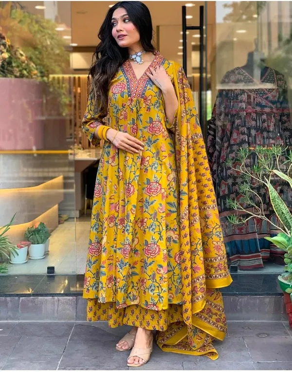 Women's_Rayon_Blend_Printed_Kurta_With_Palazzo_&_Dupatta