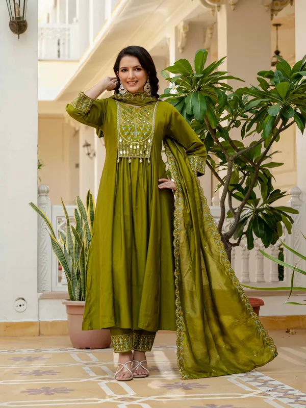 Glamorous_Anarkali_Kurti_Pant_Dupatta_Set_with_Mirror_Work