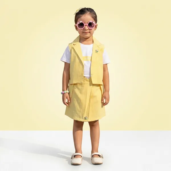 Yellow_Cotton_Sleeveless_Vest_And_Skirt_Set_For_Girls
