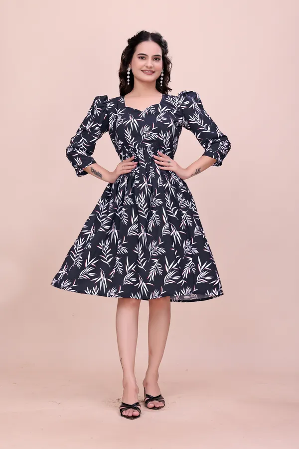 Black_and_White_Leaf_Pattern_Midi_Dress_with_Sweetheart_Neckline_Western_Gown_For_Women