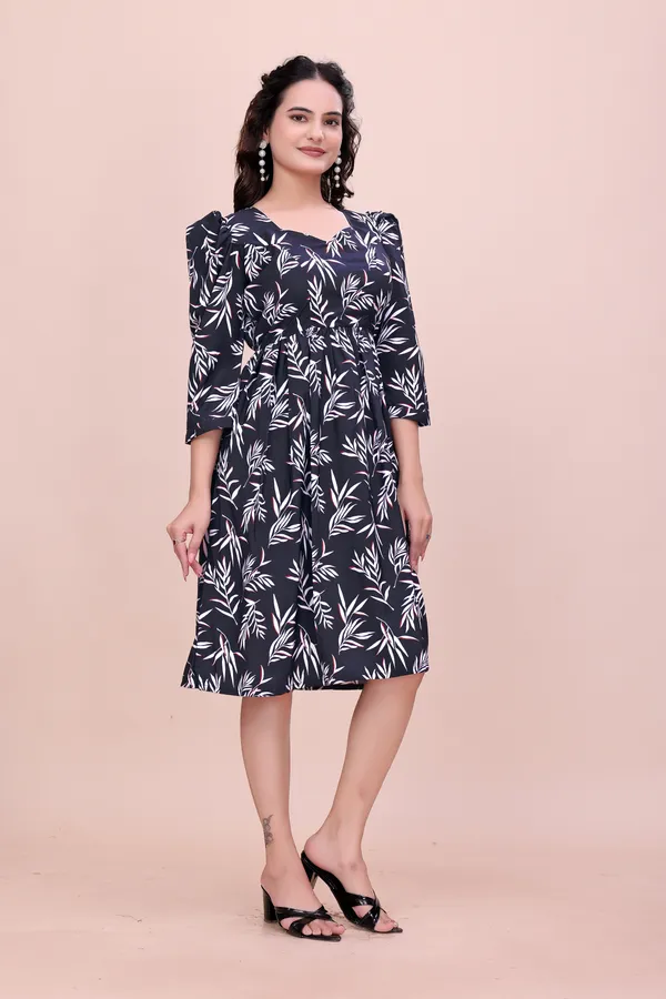 Black_and_White_Leaf_Pattern_Midi_Dress_with_Sweetheart_Neckline_Western_Gown_For_Women