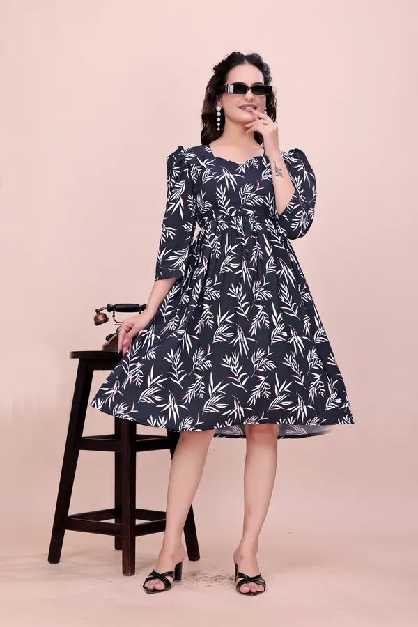 Black_and_White_Leaf_Pattern_Midi_Dress_with_Sweetheart_Neckline_Western_Gown_For_Women