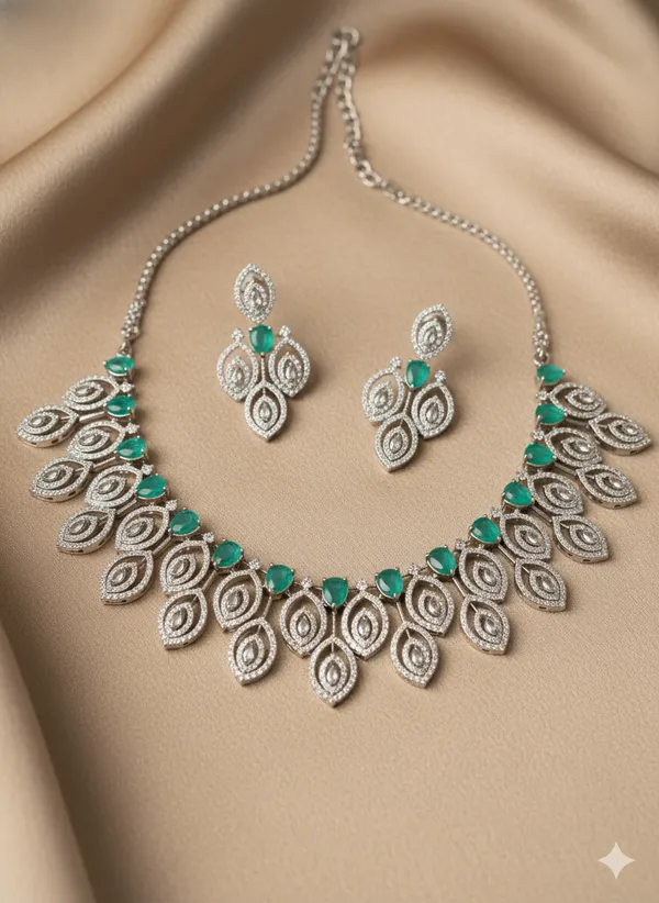 Emerald_Green_And_White_Brass_Necklace_For_Women