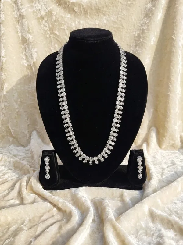 Silver_And_White_(Diamond_Finish)_Brass_Necklace_Set_For_Women
