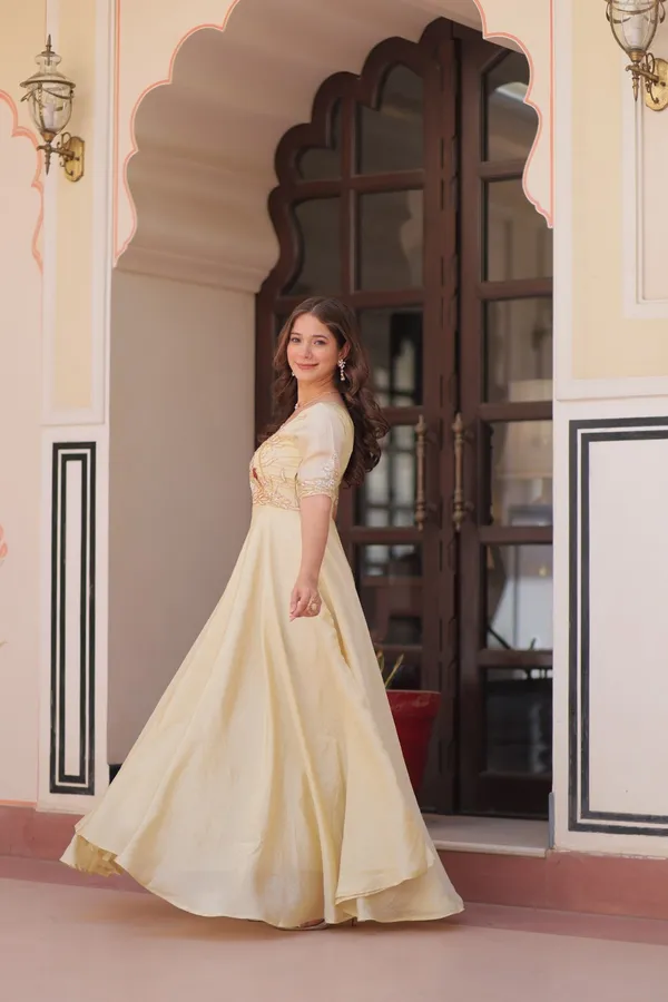 Royal_White_grown_with_embroidery