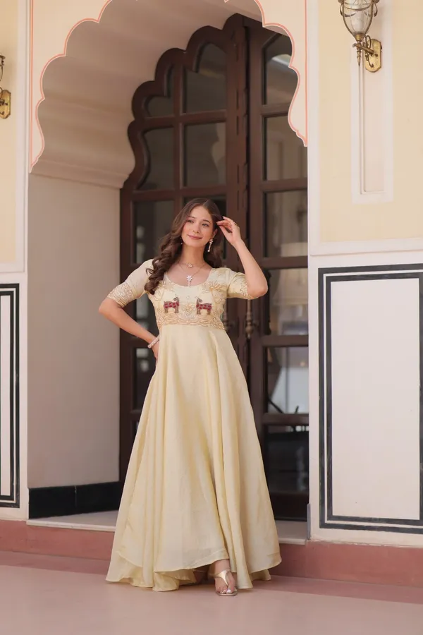 Royal_White_grown_with_embroidery