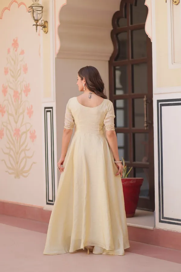Royal_White_grown_with_embroidery