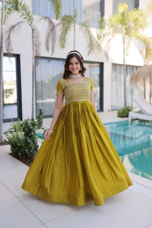 Mehendi_grown_zari_with_pipe_beads__embroidery_work