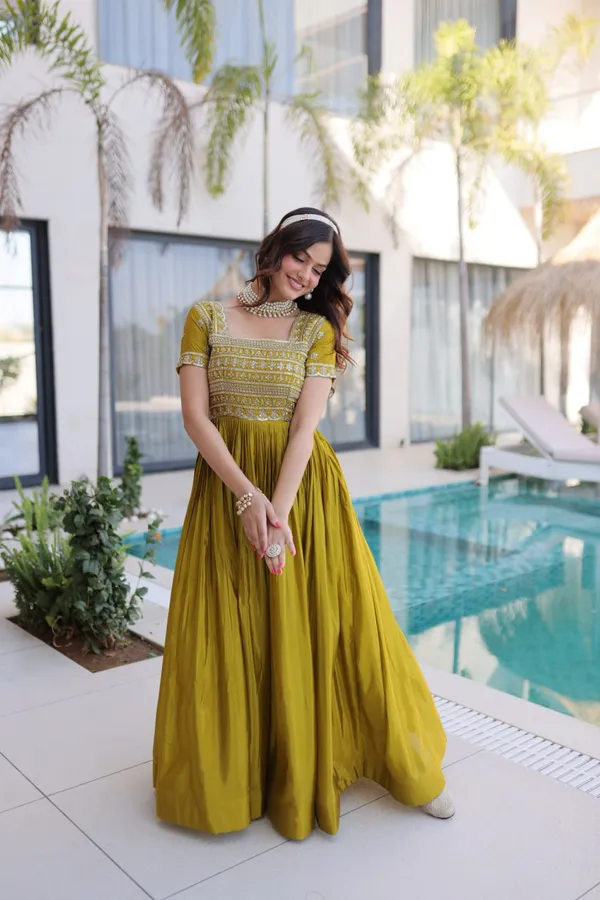Mehendi_grown_zari_with_pipe_beads__embroidery_work