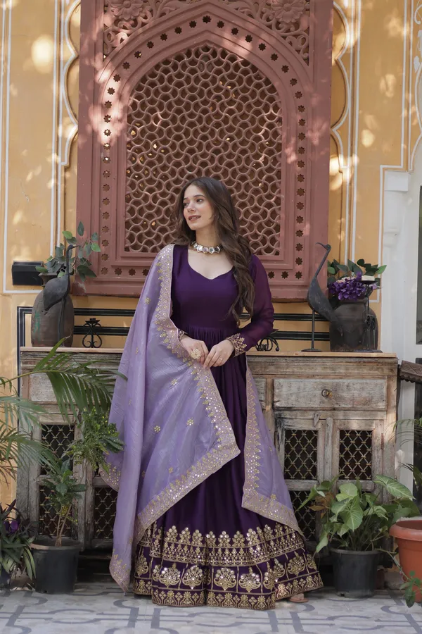 Purple_grown_with_embroidery_zari_with_digital_print_duppata