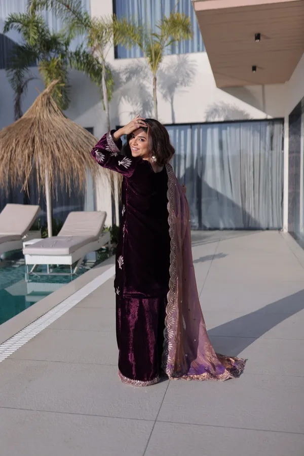 Purple_grown_with_velvet_embroidery_zari_with_digital_print_duppata