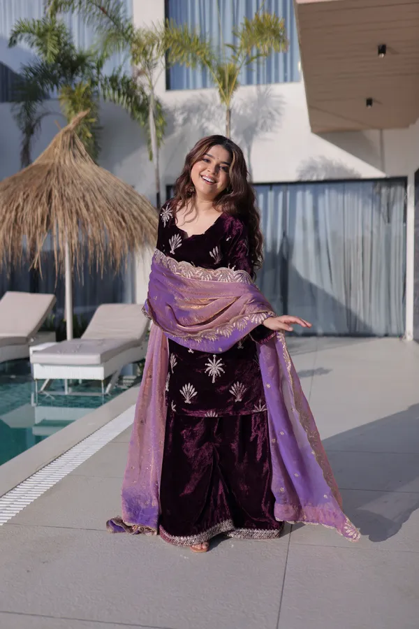Purple_grown_with_velvet_embroidery_zari_with_digital_print_duppata