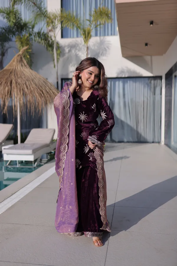 Purple_grown_with_velvet_embroidery_zari_with_digital_print_duppata