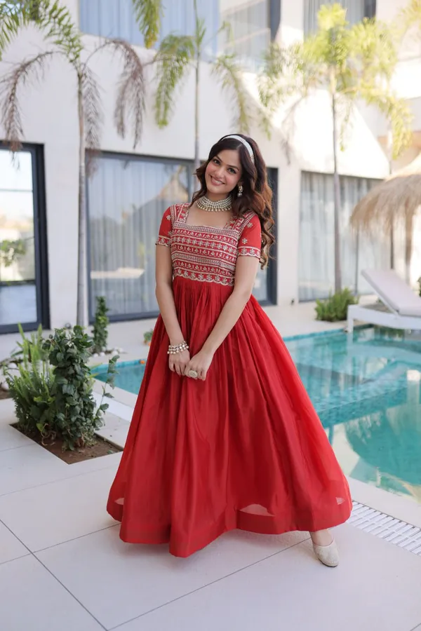 Fenta_grown_zari_with_pipe_beads__embroidery_work