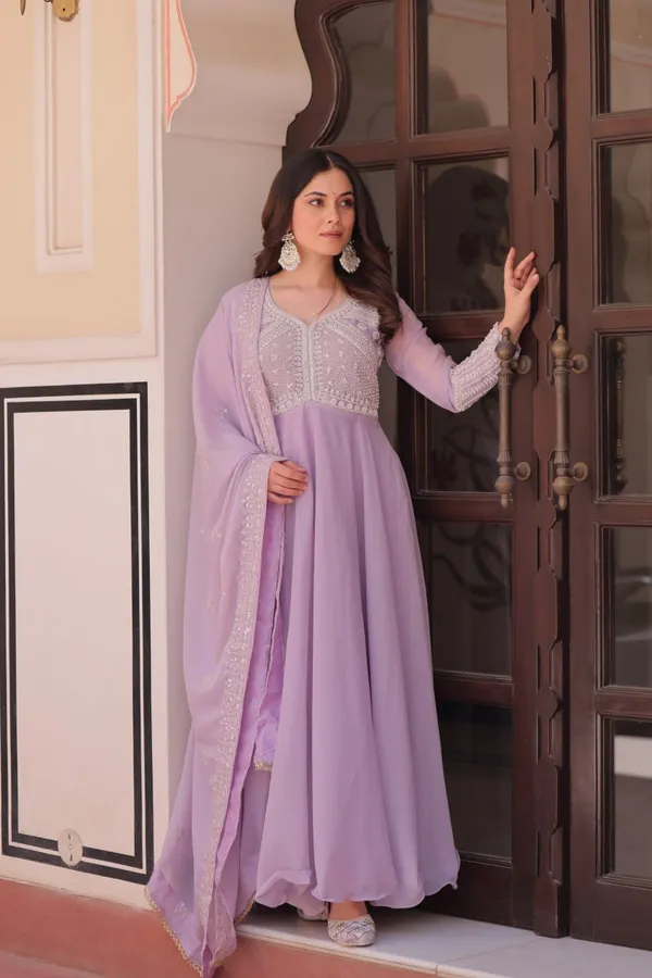 Lovender_grown_with_embroidery_zari_with_digital_print_duppata