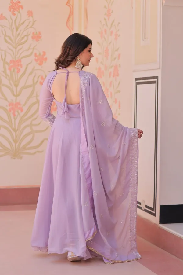 Lovender_grown_with_embroidery_zari_with_digital_print_duppata