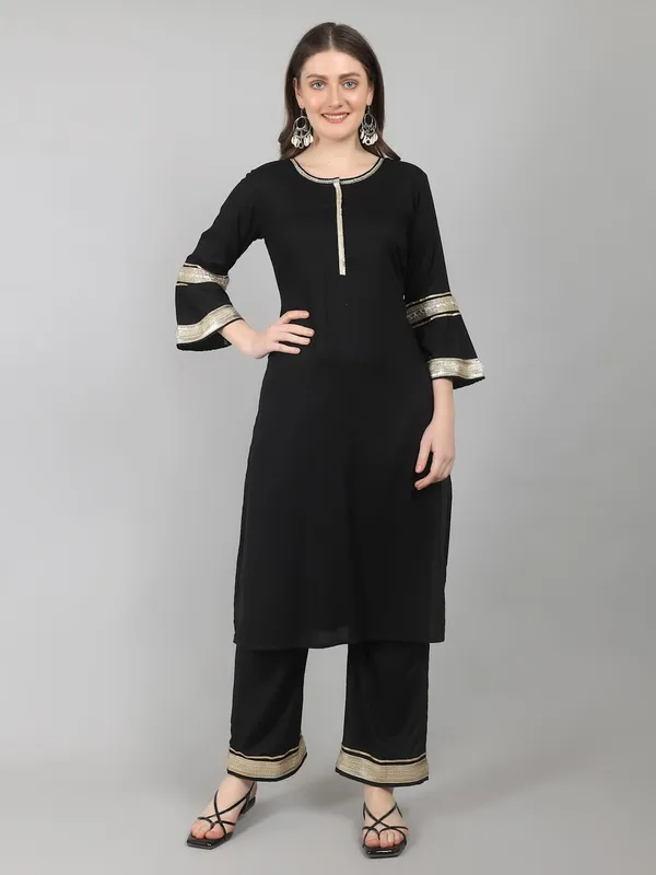 Black_Dress_With_Lace