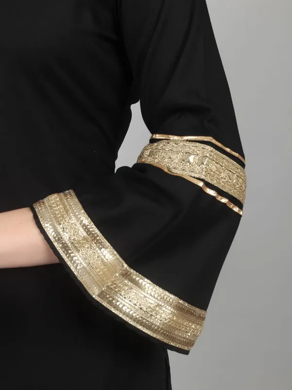 Black_Dress_With_Lace