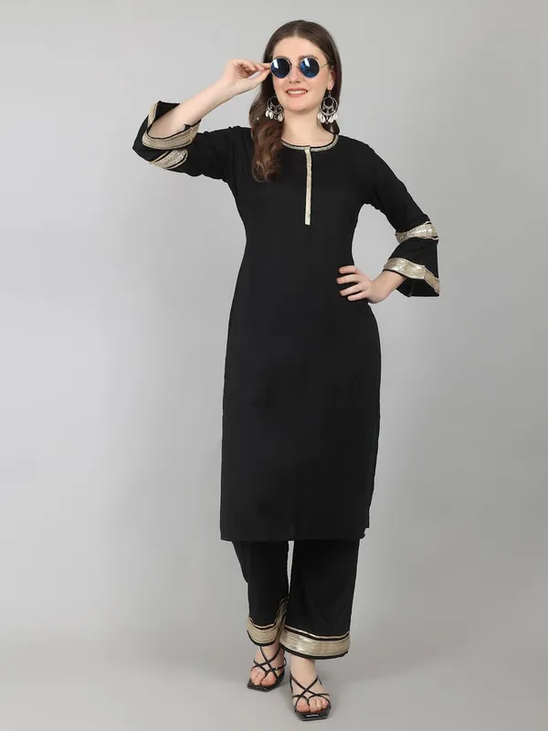 Black_Dress_With_Lace