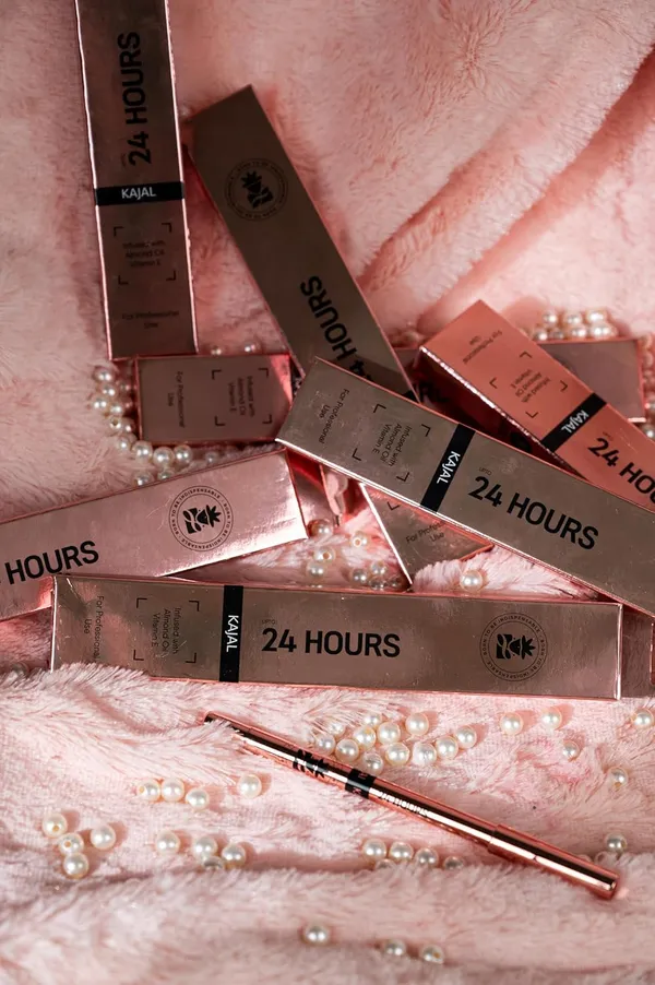 BOBI_24_Hours_Kajal_For_Eyes_|_Smudgeproof_Waterproof_Formula_|_Deep_Black_Pigment_|_Cruelty-Free_Paraben-Free_|_Smooth_Application_|_Long_Lasting_Wear-1.5_gm