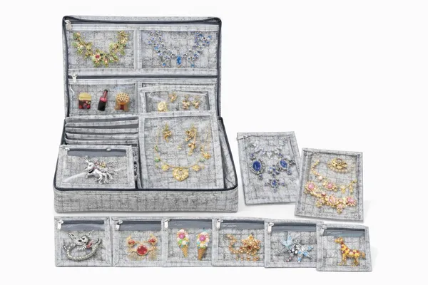 Premium_Quality_Jewellery_organiser_box_with_10_pouches_and_4_plates_of_nackles
