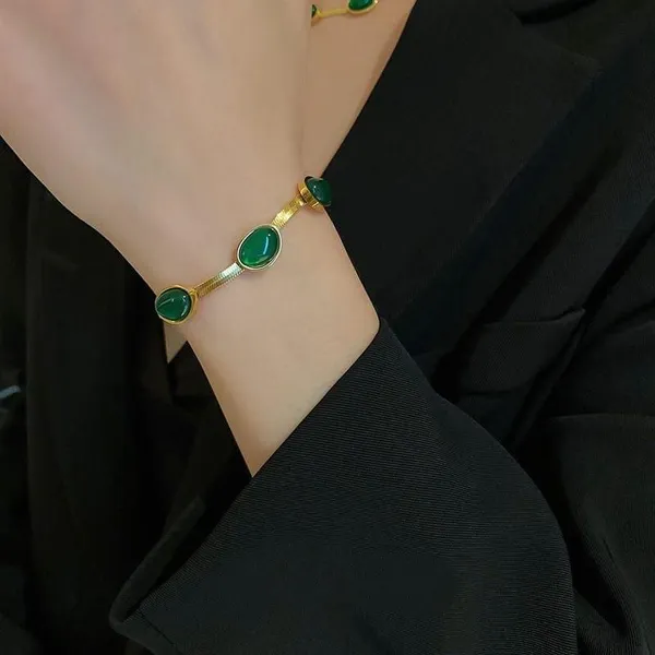 Oval_Green_Crystal_Pendant_Necklace_Set_|_🔥Free_Bracelet🔥