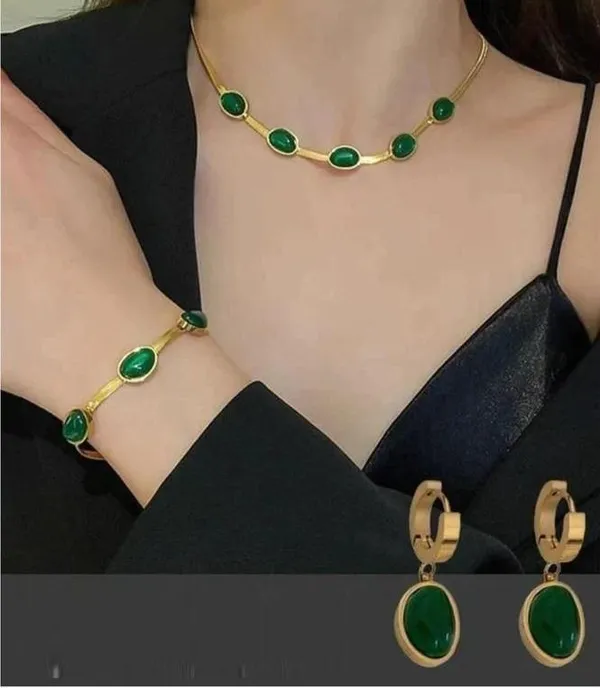 Oval_Green_Crystal_Pendant_Necklace_Set_|_🔥Free_Bracelet🔥