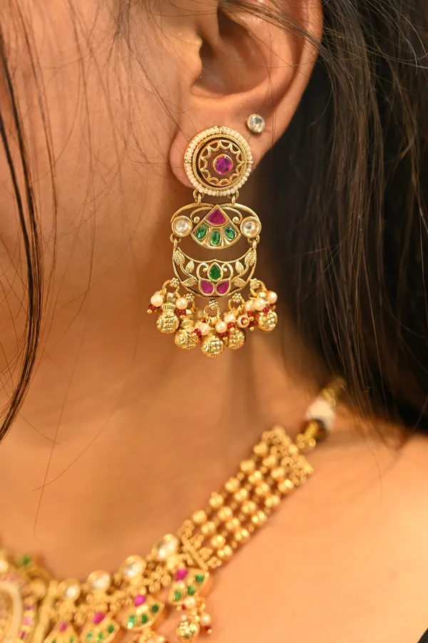 Golden_Finish_Royal_Look_Kundan_Necklace_Set_For_Women