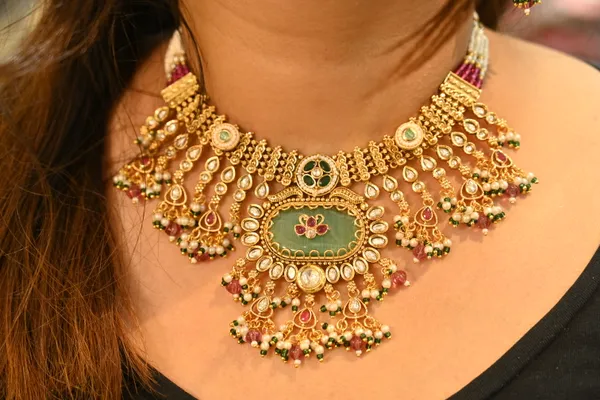 Gold_Plated_Kundan_Party_Necklace_For_Women