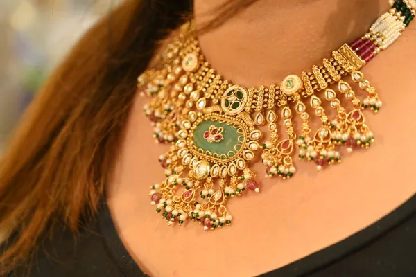 Gold_Plated_Kundan_Party_Necklace_For_Women