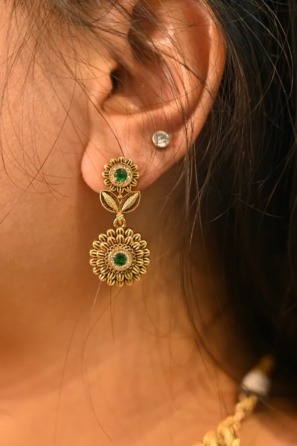 Green_Classic_Finish_Gold_Plated_Kundan_Necklace_For_Women