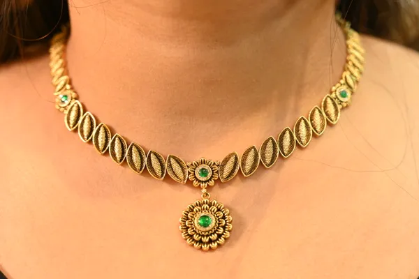 Green_Classic_Finish_Gold_Plated_Kundan_Necklace_For_Women