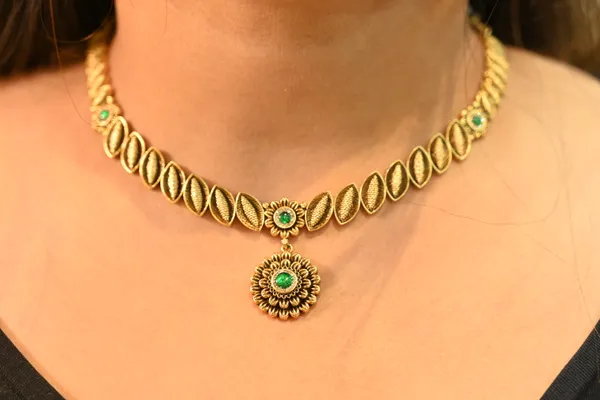 Green_Classic_Finish_Gold_Plated_Kundan_Necklace_For_Women