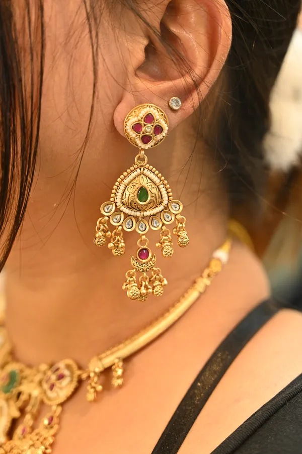 Golden_Finish_Classic_Designer_Brass_Necklace_Set_For_Women