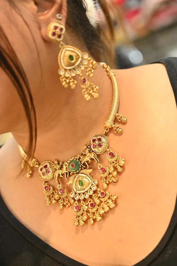 Golden_Finish_Classic_Designer_Brass_Necklace_Set_For_Women