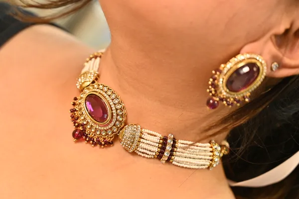 Wine_Royal_Classic_Kundan_Necklace_Set_For_Women