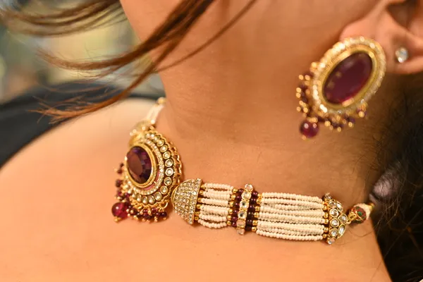 Wine_Royal_Classic_Kundan_Necklace_Set_For_Women